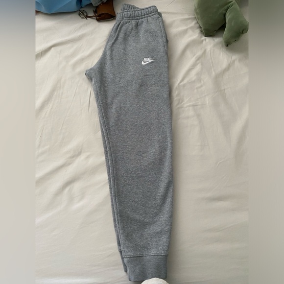 Nike Sweatpants - Picture 2 of 4